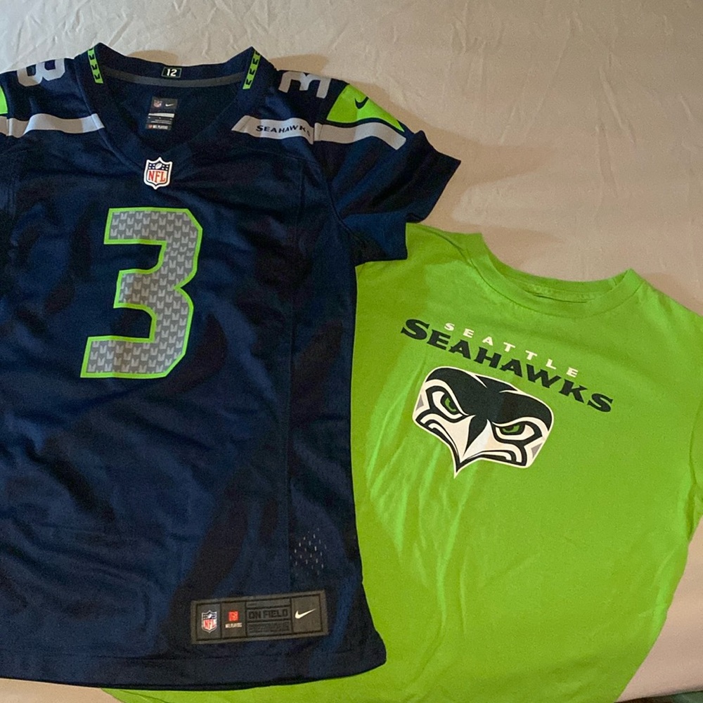 Nike Seahawks On Field jersey and T-shirt bundle